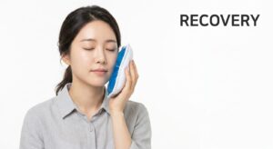치과 치료 후 관리 중인 평온한 표정의 여성 모델